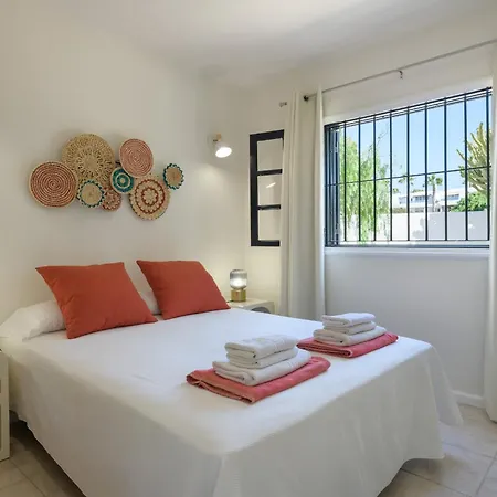 בית נופש Casa Maresia, Playa Bastian Sea Views - Communal Swimming Pool *