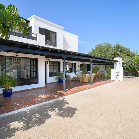 Casa Maresia, Playa Bastian Sea Views - Communal Swimming Pool Tatil Evi Costa Teguise