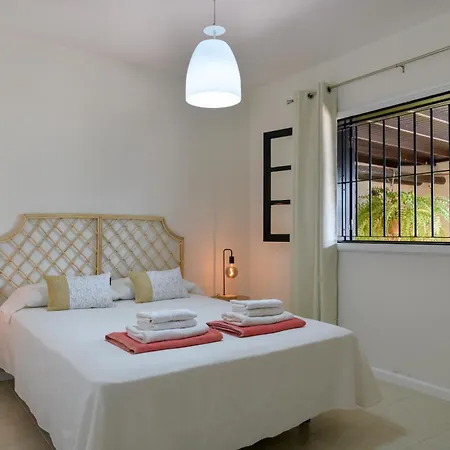 בית נופש Casa Maresia, Playa Bastian Sea Views - Communal Swimming Pool *