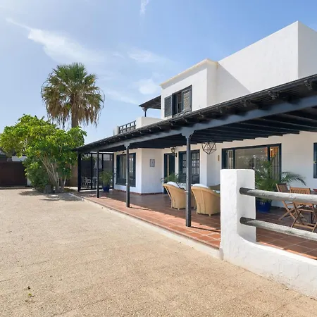 Tatil Evi Casa Maresia, Playa Bastian Sea Views - Communal Swimming Pool *