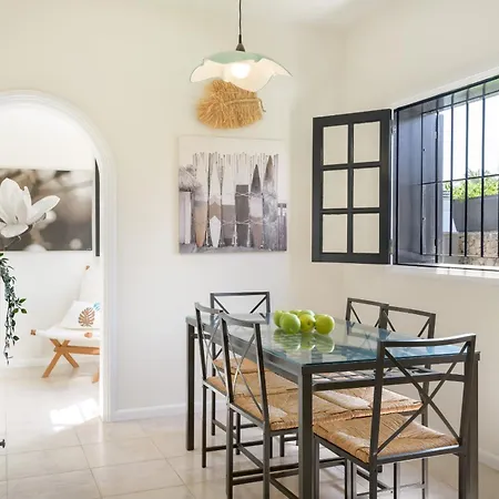בית נופש Casa Maresia, Playa Bastian Sea Views - Communal Swimming Pool *